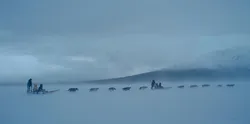 Vraždy v Are (2025)_Image2